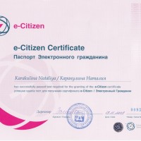 Первые выпускники компьютерных курсов для пенсионеров получили паспорта «электронного гражданина»