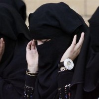 Саудовцы получили возможность контролировать перемещение женщин посредством sms