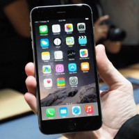 В США разгорелись споры вокруг требования ФБР к Apple о предоставлении доступа к данным iPhone террориста