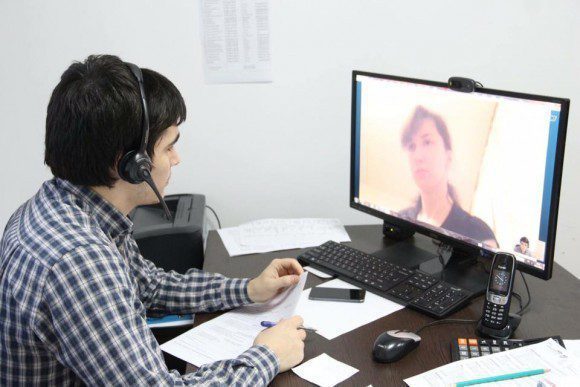 Собеседование с кандидатами по Skype. Фото (с) МФЦ Дагестана