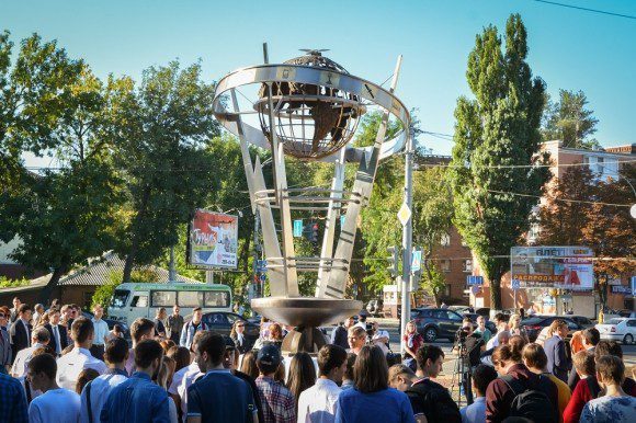 Открытие скульптуры "Связистам Дона". Фото (с) dontr.ru
