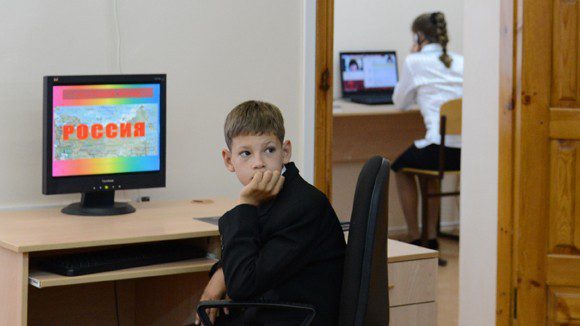 Школьникам сделают социальную сеть и поисковик