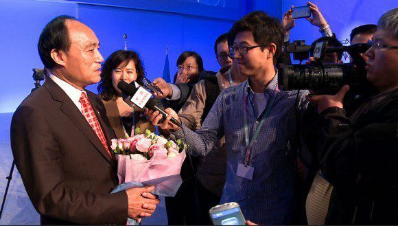 Чжао Хоулинь отвечает на вопросы журналистов после выборов. Фото (с) МСЭ