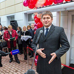 Головной офис МФЦ под брендом «Мои документы» открылся в Калуге Олег Фомичев на открытии офиса "Мои документы" в Калуге