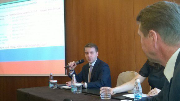 Министр связи и массовых коммуникаций Николай Никифоров и президент РУССОФТ Валентин Макаров