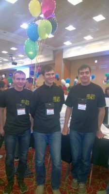 Команда ИТМО спустя несколько минут после завершения ICPC-2015, слева направо Борис Минаев, Геннадий Короткевич, Артём Васильев