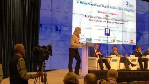 Наталья Касперская на форуме безопасного Интернета 2015. Фoто (c) Андрей Анненков