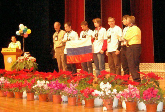 Команда МГУ - лучшая из наших в финале ICPC 2010 года на церемонии награждения. Харбин