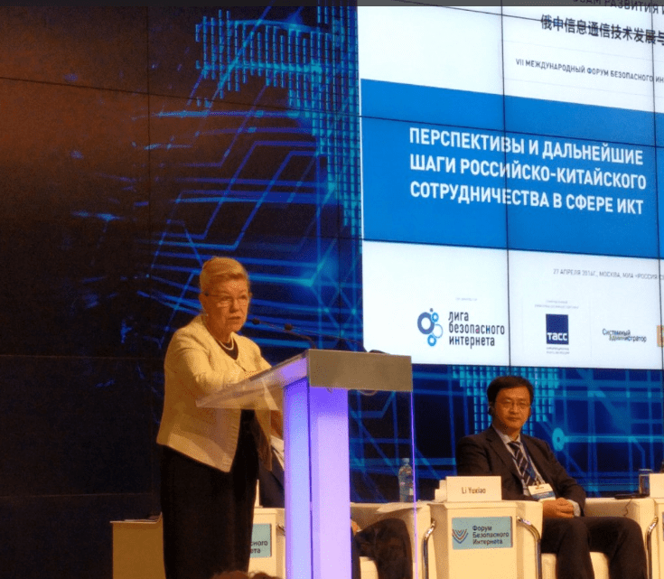 Елена Мизулина на форуме безопасного интернете . Фото (с) Андрей Анненков