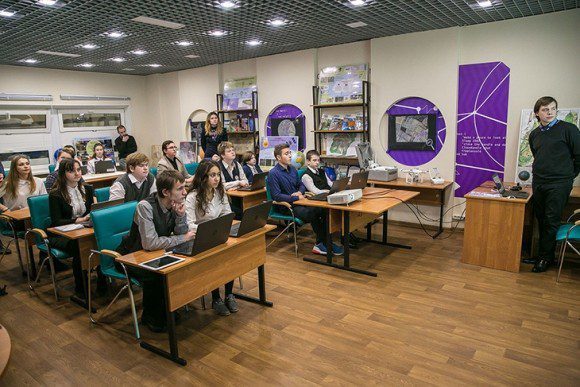 Московские школьники начали ходить на уроки в технопарки