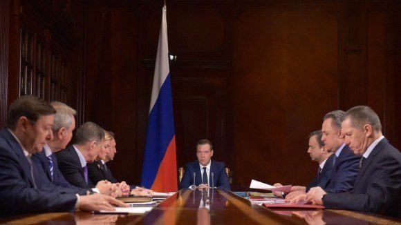 Дмитрий Медведев поручил Минкомсвязи разобраться в возможности применения блокчейна в госуправлении и экономике