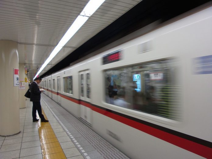 метро в токио япония