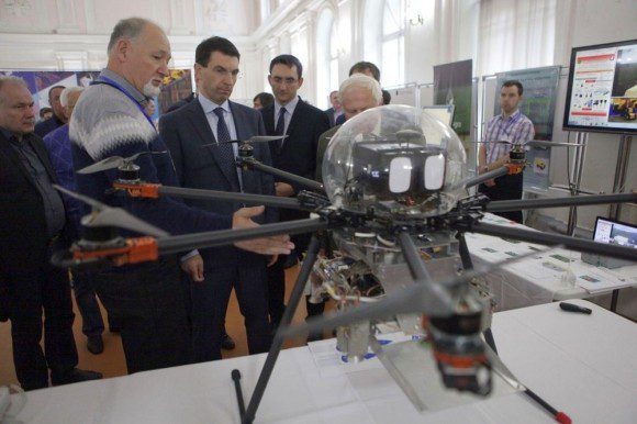 Во время работы форума «ПРОФ-IT.2017» помощник президента России ознакомился с IT-проектами Ярославского государственного университета