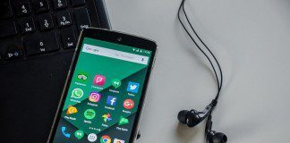 смартфон ноутбук социальные сети facebook google twitter