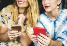 «МегаФон» и «Ростелеком» договорились о совместном развитии сети 5G девушки смартфоны связь телефоны