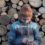смартфон мальчик деревня дети