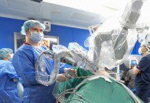 В России впервые выполнена операция на позвоночнике с использованием робота