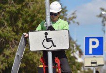 Минтруд планирует выдавать инвалидам разрешения на парковку в любом регионе через сайт госуслуг