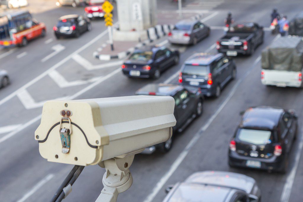 Камеры на дорогах заставляют водителей снижать скорость, но слабо влияют на  сокращение числа ДТП – экспертиза | Digital Russia