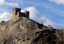 Подписано постановление о возмещении гражданам расходов на турпоездки по стране, оплаченные картой «Мир»