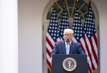 Facebook и Twitter подвергли цензуре публикацию президента США трамп