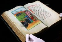 Президент подписал закон о государственном учёте книжных памятников