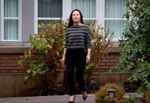 Представители США вступили в переговоры с Мэн Ванчжоу, обсуждается сделка со следствием – СМИ