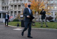 Помощник президента США по нацбезопасности прервал поездку из-за «предположительно русских хакеров»