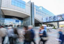 Европарламент пригласил на слушания руководителей Amazon, Apple, Facebook и Google