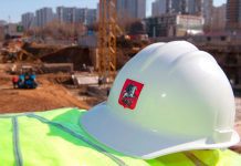 «Умный» костюм строителя протестировали в Москве