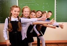 Установлены правила выплат 10 тыс рублей на детей школьного возраста