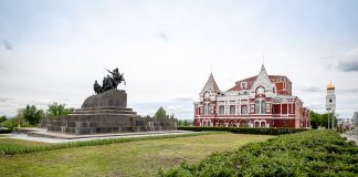 Самара. Памятник Чапаеву
