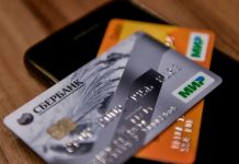 В Москве поездка на общественном транспорте стала на 10 руб дешевле при оплате картой «Мир» с помощью смартфона – Дептранс