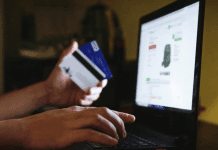 Британское правительство предложило законодательно обязать соцсети бороться с онлайн-мошенниками Ввод банковских данных