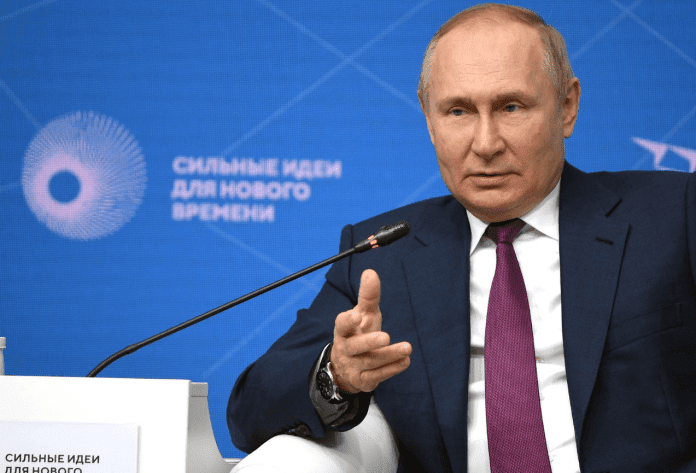 Владимир Путин на форуме