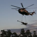 Вертолёт с гаубицей M777