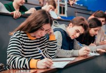 Минцифры установило минимальные баллы ЕГЭ для поступления в подведомственные вузы