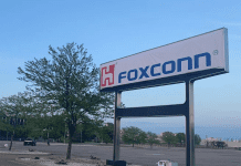 Табличка с надписью Foxconn