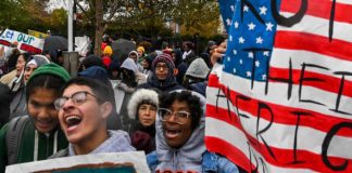 Молодёжная демонстрация в США.