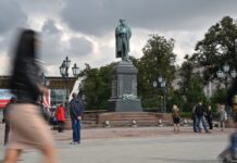 Памятник Пушкину
