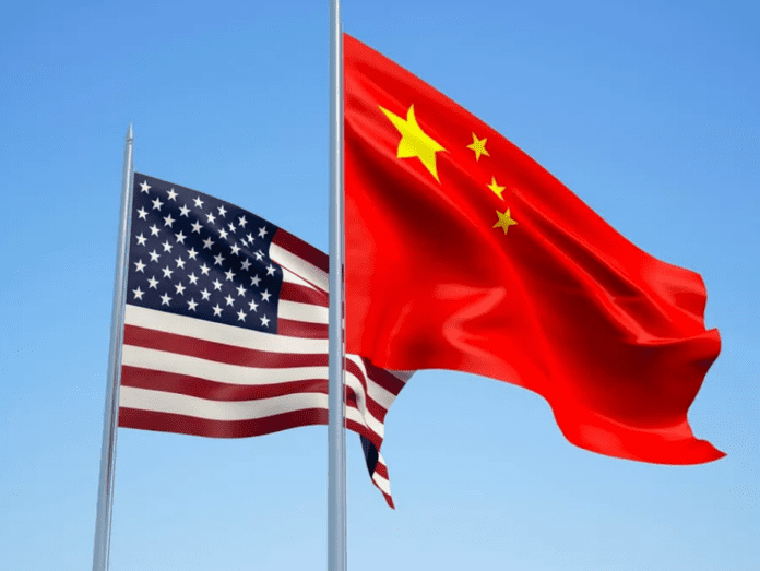 Флаги США и КНР