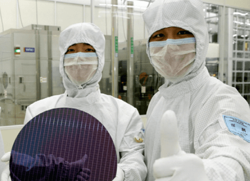Сотрудники Samsung на фабрике в КНР