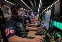 Член киберспортивной команды ВМС США