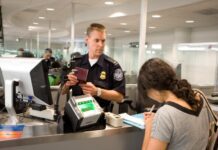 Сотрудник Таможенно-пограничной службы США