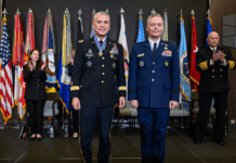 Глава АНБ и киберкомандования США ушёл в отставку Пол Накасоне (слева) и Тимоти Хог