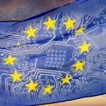 Европарламент одобрил закон об искусственном интеллекте Флаг ЕС со схематичным изображением микросхем