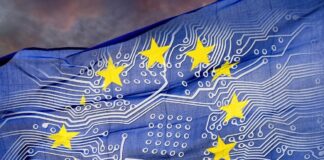 Флаг ЕС со схематичным изображением микросхем