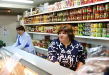 Продавцы магазина на Чукотке