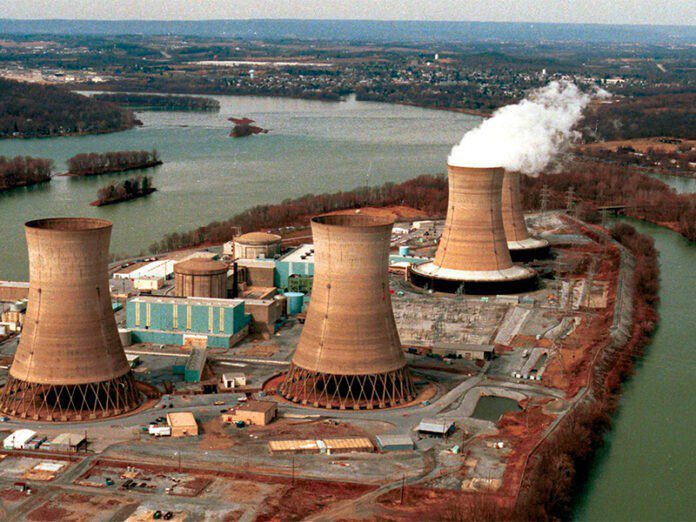 АЭС Three Mile Island (США). Фото (с) John S. Zeedick—Hulton Archive/Getty Images