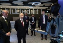 Путин, Греф и робот. (с) сайт Кремля